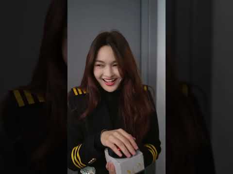 女狱长掉进男人堆了#shorts thumbnail