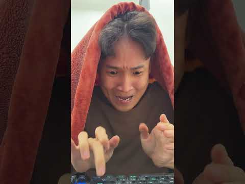 Mẹ lúc đi bình thường và lúc kiểm tra học kiểu thumbnail