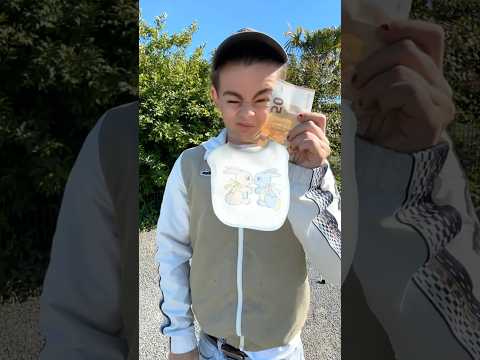QUAND T’AIDE UN AVEUGLE💶🤣#humour #shorts thumbnail