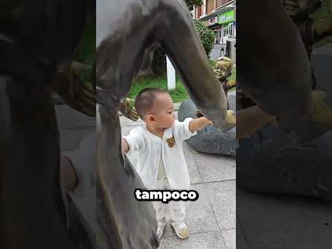 Mi Mamá Se Convierte En Estatua 😱 thumbnail