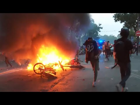 Paris Saint-Germain celebrations turn violent as fans clash with police in Paris thumbnail