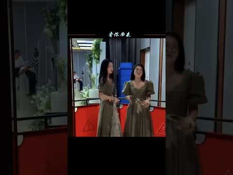 🇨🇳 孤冠伴嫁泪洒现场：一顶军帽承千钧，至爱无声融岁月 🇬🇧 Lone Bride & A Military Cap: Pure Devotion & A Lifelong Promise thumbnail
