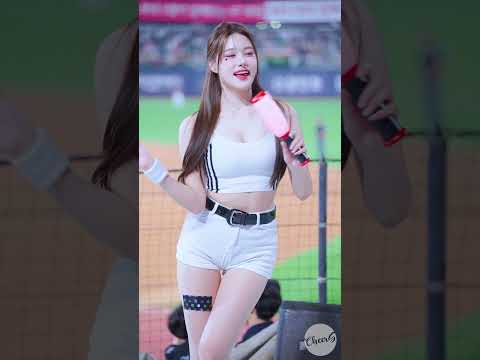 운전대 댄스 귀엽ㅋㅋ 이예빈 치어리더 李藝斌 Lee Yebin cheerleader ktwiz thumbnail