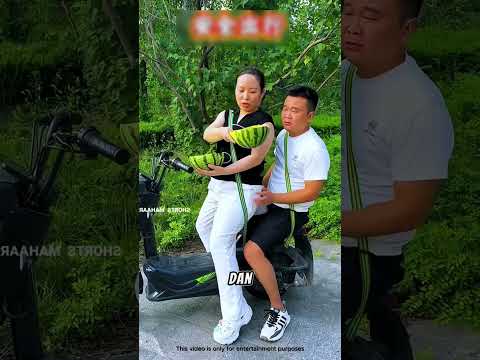 ?? Helm Semangka Ini Bikin Perjalanan Mereka Jadi Paling Kocak ? #shortsviral thumbnail