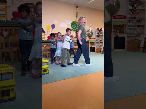 🚂 Hinter den Kulissen von Eisenbahn Eisenbahn #shorts #simonesommerland #kindermusik #kinderlieder thumbnail