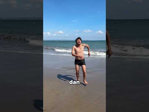 Ternyata perih yaa berenang di laut thumbnail
