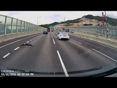 車CAM直擊 - RAV4 車主返到車房發現少咗野嘅話...應該比我後面部B2碌爆咗? thumbnail