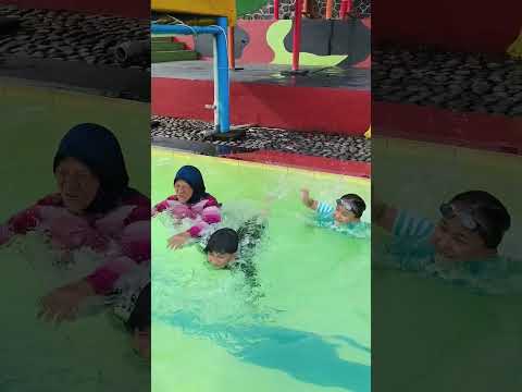 Siapa Yg Mw Ikut Lomba Berenang? Nenek Menang Mama Kaget Dedek Mnta Gndong Ara Hmpr Muntah. Jgn Dek? thumbnail