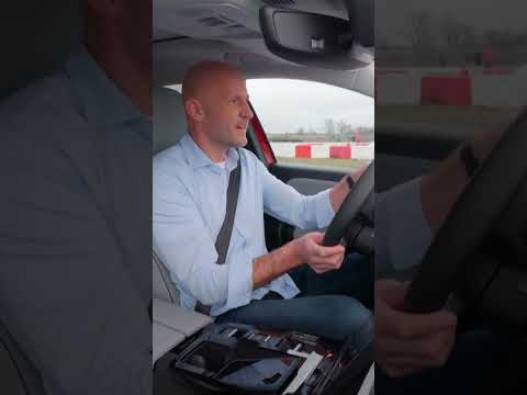 MG w trybie sport zbiera sie jak dziadek po bułki... | Moto Kombat #shorts thumbnail