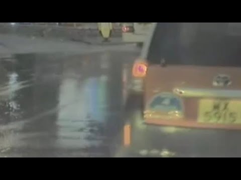 車CAM直擊 - WX5915 DC9 等收信！讓線直衝入迴旋處險撞車  thumbnail