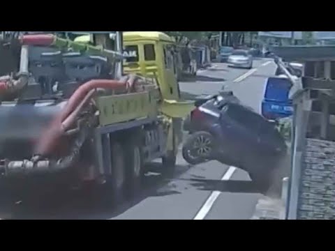【車禍影片】 真的是撞爛（2026.05.20 苗栗縣苗栗市文峰街與蕉嶺街口 thumbnail