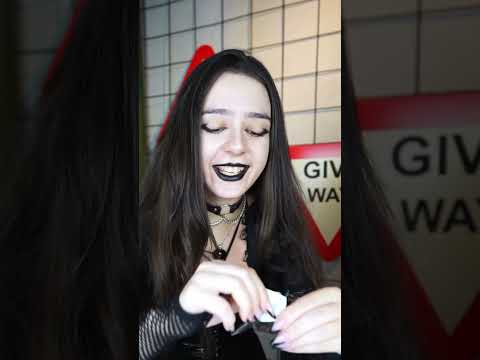 MINHA NAMORADA DA DARKWEB ESTRAGOU O MEU ÁLBUM DA COPA! #shorts thumbnail
