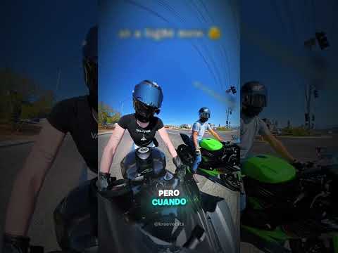 motociclista intenta impresionar a una mujer motociclista #shorts thumbnail