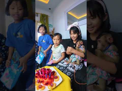 Kecepatan tangan Cia Ambil buah anggur 😁😂 #shortvideo #short #monkey #monyet #animals thumbnail
