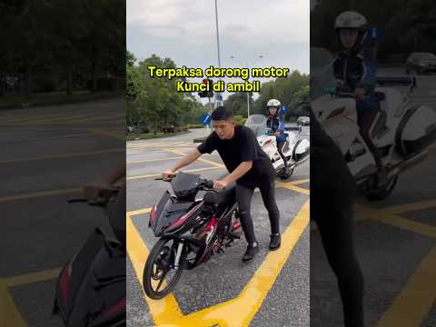 Terpaksa dorong motor😂 #motoran #automobile #youtubeshorts #mamiresing thumbnail