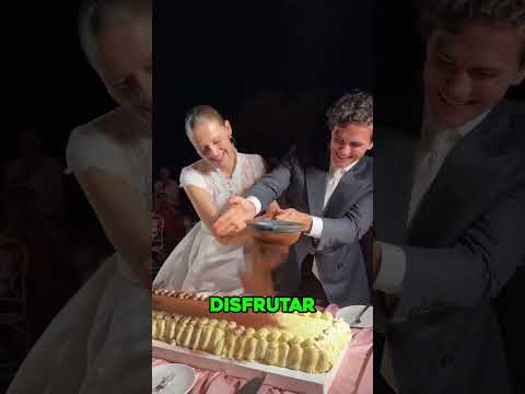 Hicieron algo muy especial a partir de su tarta de bodas 😍 #shorts thumbnail