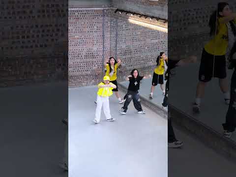 Follow us #dance #lecirque #day #nhay #minhx thumbnail