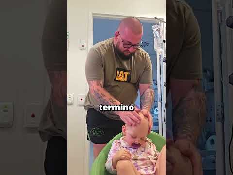 Esta niña tuvo que raparse... thumbnail