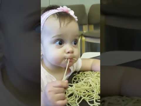 BANDEJA DE MACARRÃO PARA BEBÊS - FLAVIA CALINA #flaviacalina #shorts #bebes #engraçado thumbnail