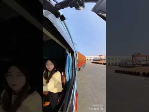 Nữ tài xế với kĩ năng lùi xe đầu kéo trông rất chuyên nghiệp #truckdriver #automobile #trucking thumbnail
