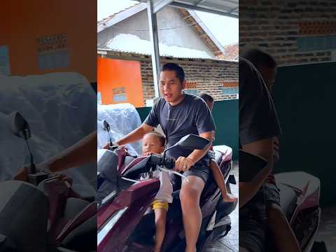 Ayah ajmal dan abyan mau pergi naik motor,mama pengen ikut sampe nangis thumbnail
