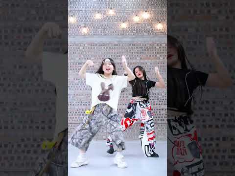 Follow us #dance #lecirque #day #nhay #minhx thumbnail