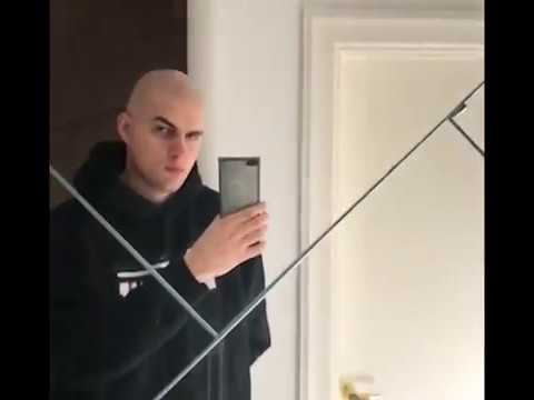 mirror selfie thumbnail