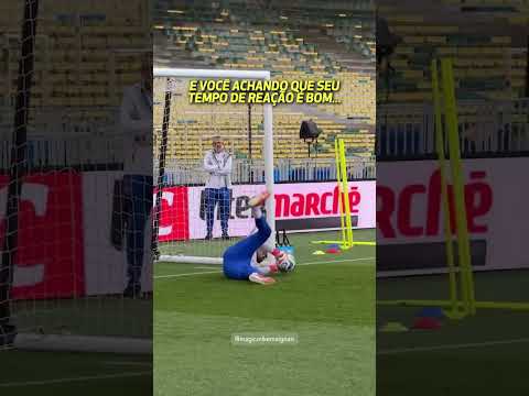 OLHA O TEMPO DE REAÇÃO DO GOLEIRO DA FRANÇA! QUE ABSURDO #shorts thumbnail