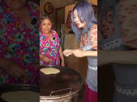 Cuando cocinas con tía mexicana thumbnail