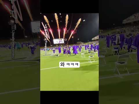 돈 많은 미국 고등학교 졸업식 ㄷㄷ thumbnail
