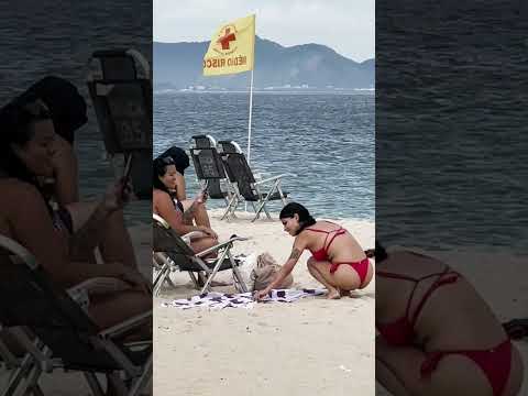 🇧🇷 Sunny day at Leblon beach thumbnail