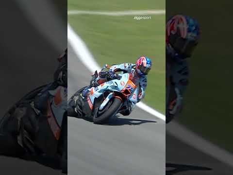 Marco Bezzecchi wint zijn Italië! 🤌 #ZiggoSport #MotoGP #MarcoBezzecchi #Bezzecchi #ItalianGP 🇮🇹 thumbnail