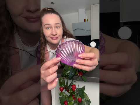 Ona zmienia kształt truskawek thumbnail