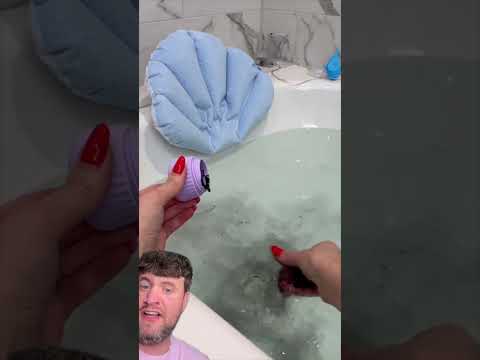 WHAT IS GOING ON IN THIS BATHROOM ? @emma_boujee #shorts thumbnail