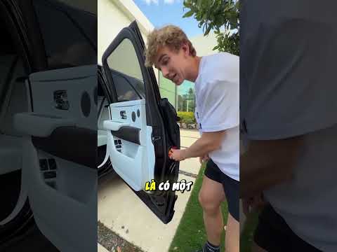 Anh chàng kiểm chứng sự thật về chiếc ô trên xe Rolls-Royce #sieuxe #shorts thumbnail