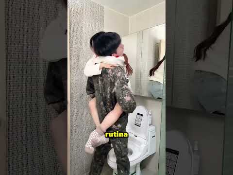 La Esposa Del Soldado Lo Abrazó Tan Fuerte Que No Quería Soltarlo 😲 thumbnail