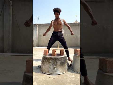 ऐसे bodi banayenge || ऐसे बॉडी बनाएंगे || funny ? video #mal #comedy #funniestvideo thumbnail
