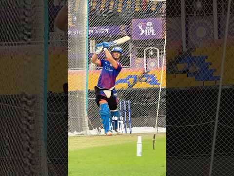 Ek baar dekhna start karte hai, phir bas dekhte hi reh jaate hai ? #MumbaiIndians #TATAIPL #KKRvMI thumbnail