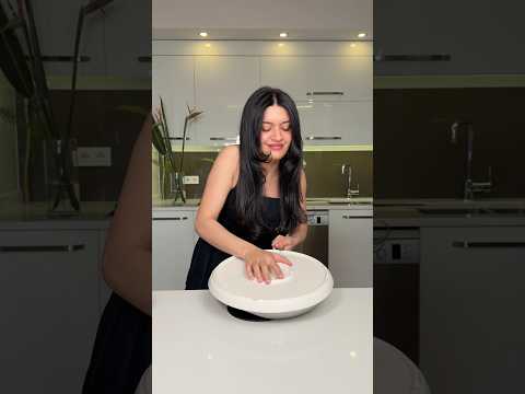 Upside Down Pizza 🍕 Tavayı ters çevirdim, pizza bambaşka bir seviyeye çıktı #busezeynep #pizza thumbnail