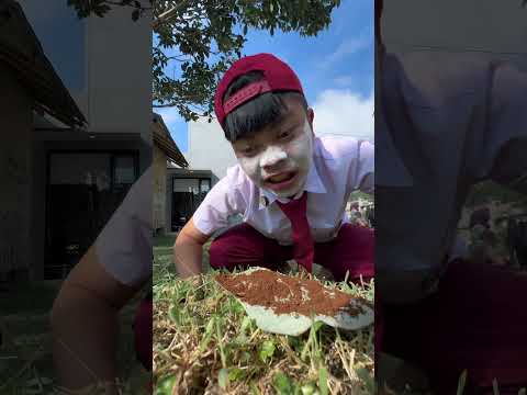 Makan Tanah Liat😭 thumbnail