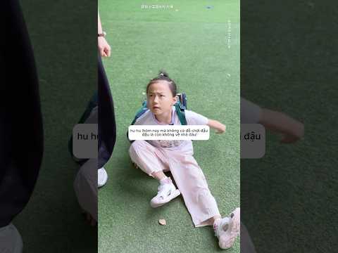 Cô bé khinh thường chiếc bánh kem nhà nghèo của bà nội thumbnail