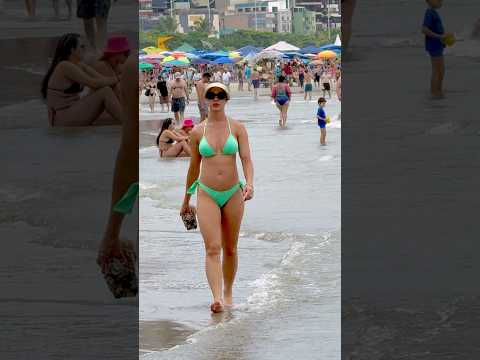 🇧🇷 Balneario Camboriu Beach A Happy Day thumbnail