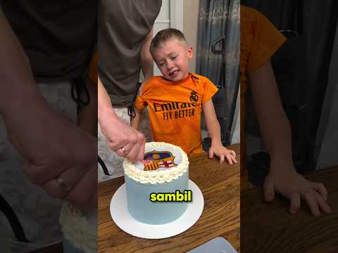 ayah ini bakar kue ulang tahun anaknya! ? #shortviral #shorts thumbnail