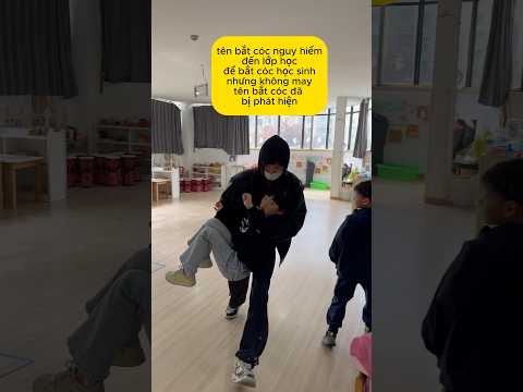 Tên bắt cóc trẻ em vào trường học thumbnail