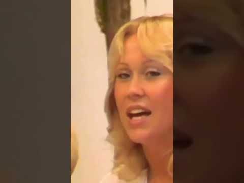 Did someone say ’Gimme! Gimme! Gimme!’ In spanish por favor? 🫡 #ABBA #GimmeGimmeGimme thumbnail