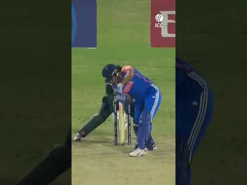 Sophie Molineux and Phoebe Litchfield began India's slide as Australia fought back 🙌 thumbnail