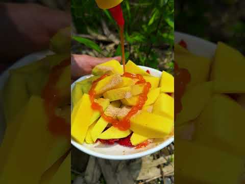 Xoài lắc muối ớt siêu cay? #shorts #tiktok #foryou #fyp #xuhuong #langlieu thumbnail