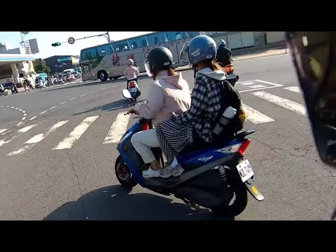 一定要跨車道跟獻祭一個人才能轉（已檢舉） thumbnail