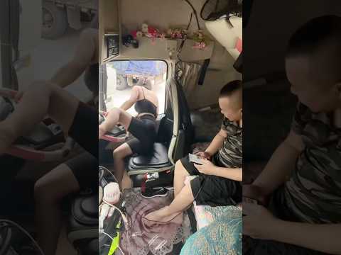 Hai vợ chồng tài xế luôn vui vẻ hạnh phúc cùng nhau đồng hành trong mọi chuyến đi #truckdriver thumbnail