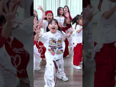 Follow us #dance #lecirque #day #nhay #minhx thumbnail